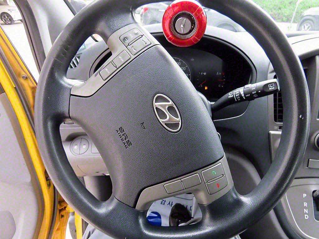 HYUNDAI Starex - Vista 9