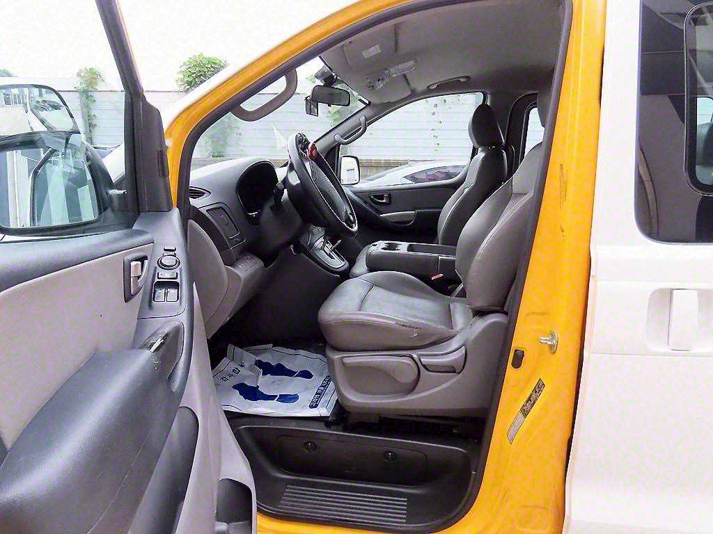 HYUNDAI Starex - Vista 5