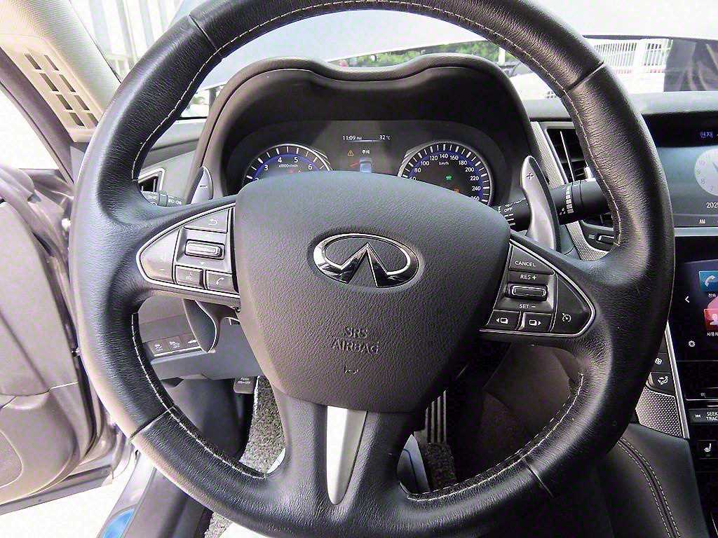 Infiniti Q - Vista 8