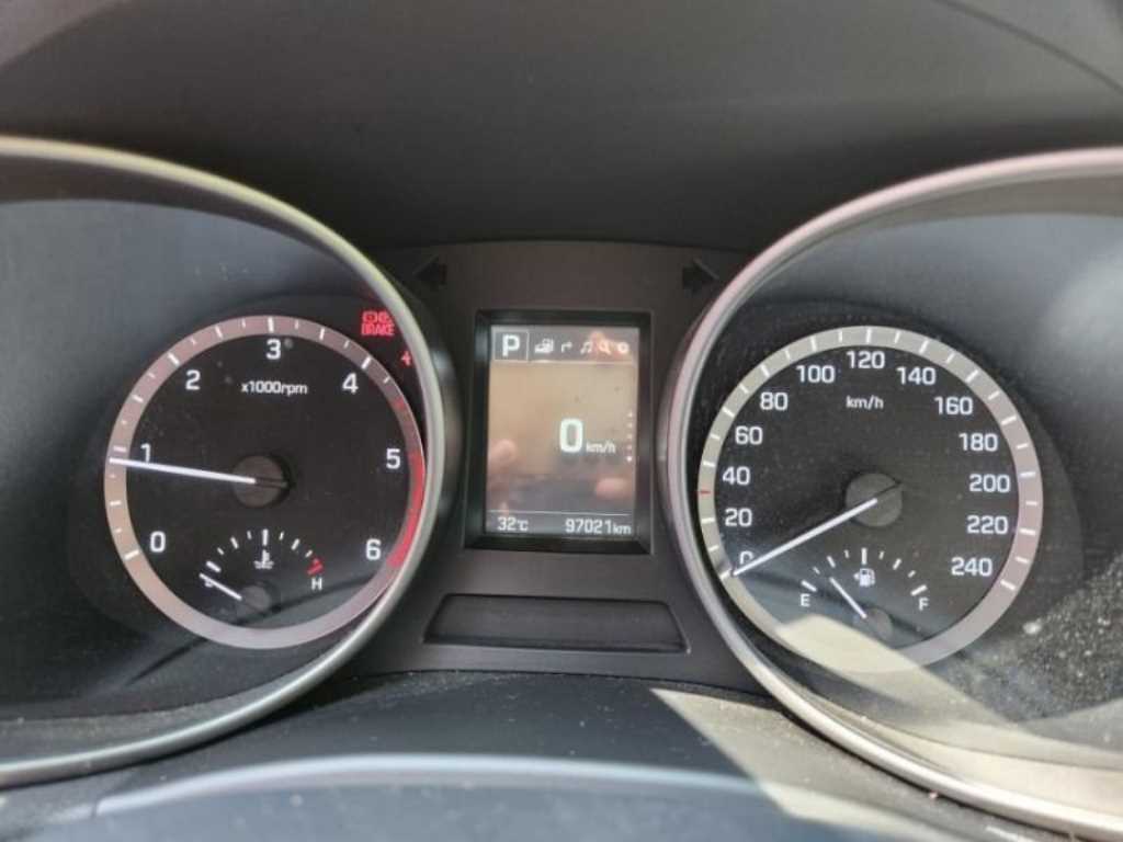 HYUNDAI Maxcruz - Vista 6