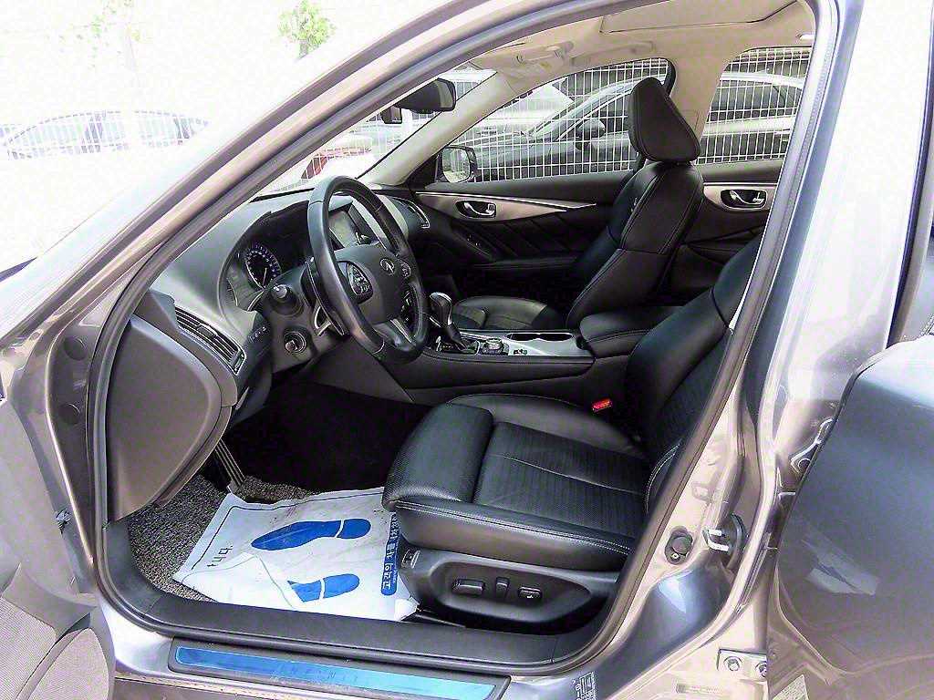 Infiniti Q - Vista 5