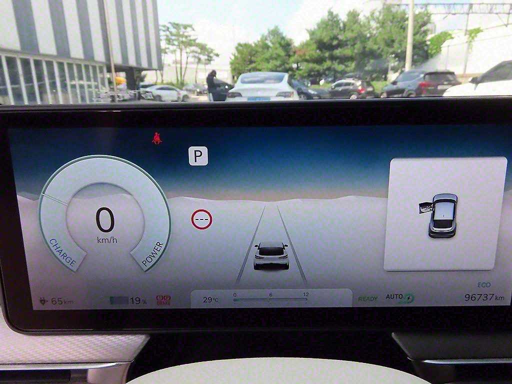 Genesis GV60 - Vista 9