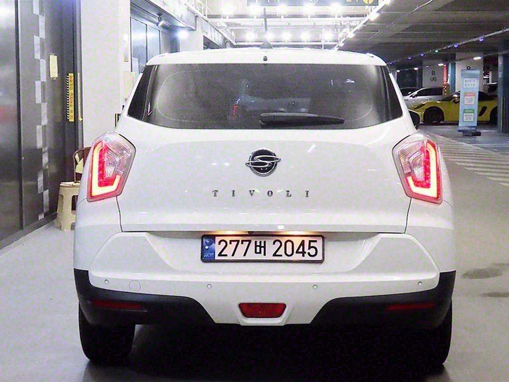 Ssangyong Tivoli - Vista 5