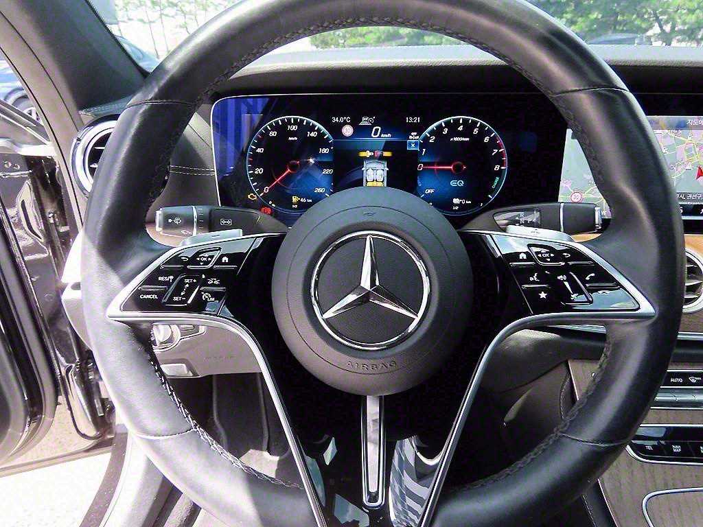 Mercedes Benz E class - Vista 8