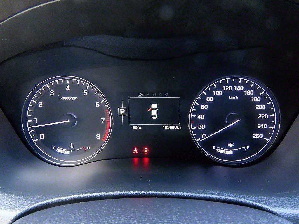 HYUNDAI Genesis - Vista 9