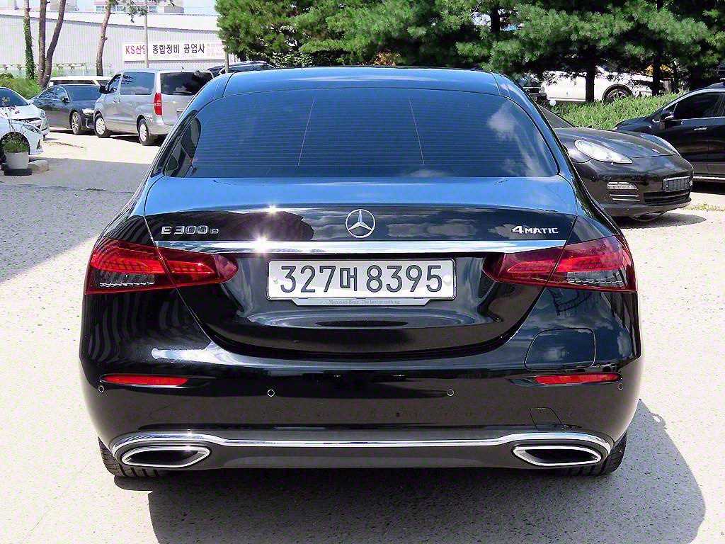 Mercedes Benz E class - Vista 4