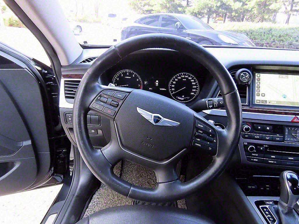 HYUNDAI Genesis - Vista 8