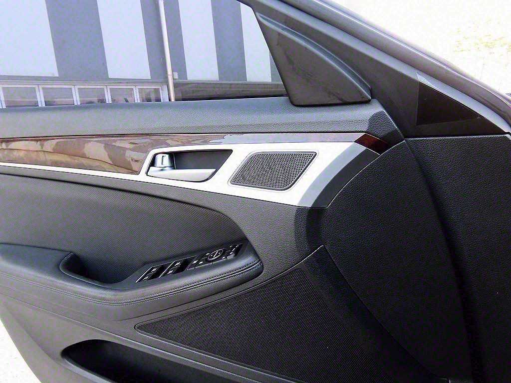 HYUNDAI Genesis - Vista 11