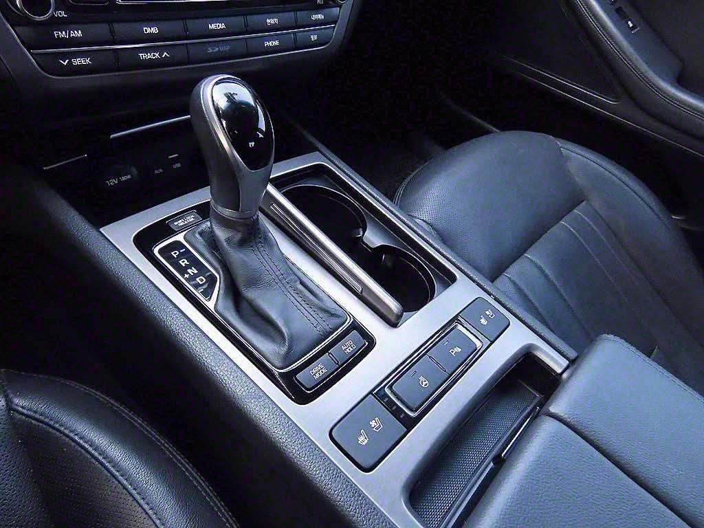 HYUNDAI Genesis - Vista 10