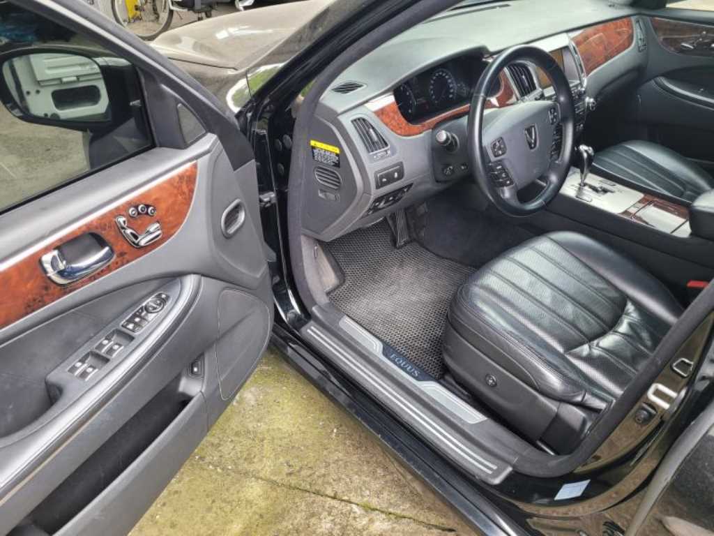 HYUNDAI Equus - Vista 5