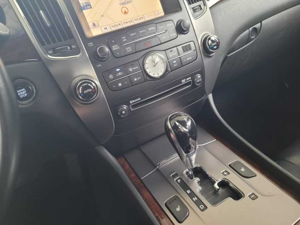 HYUNDAI Equus - Vista 12