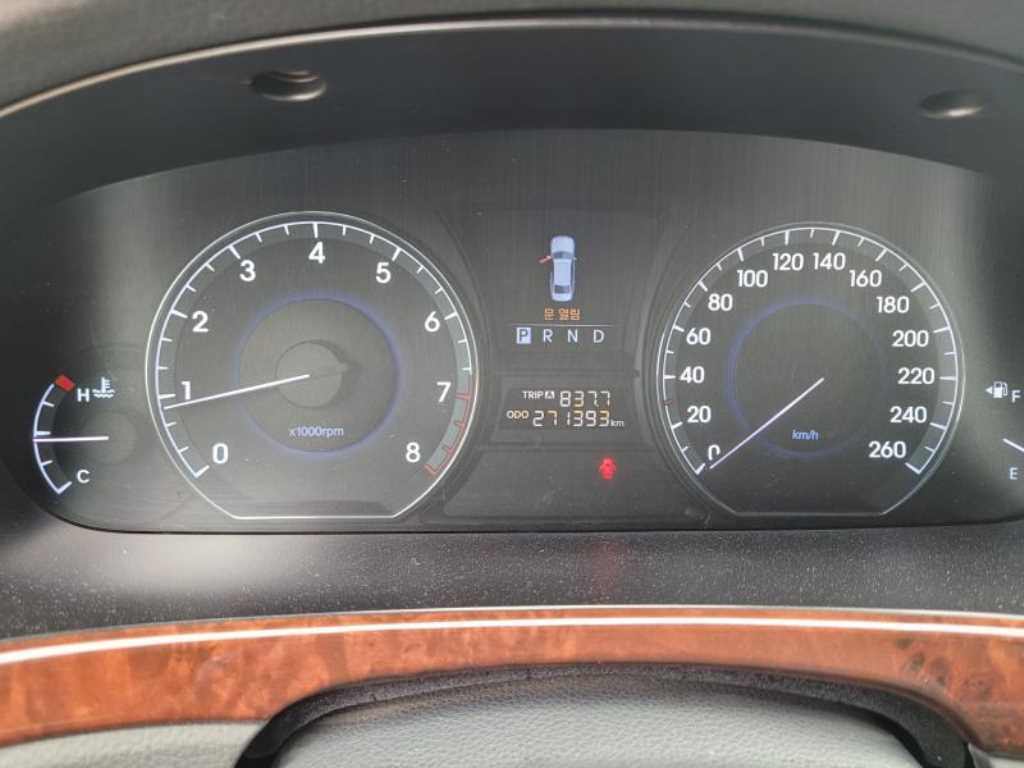 HYUNDAI Equus - Vista 10