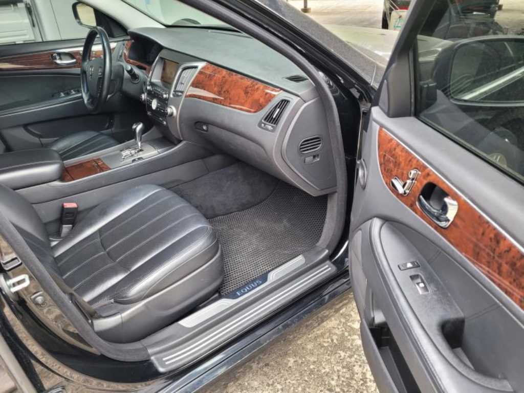 HYUNDAI Equus - Vista 7