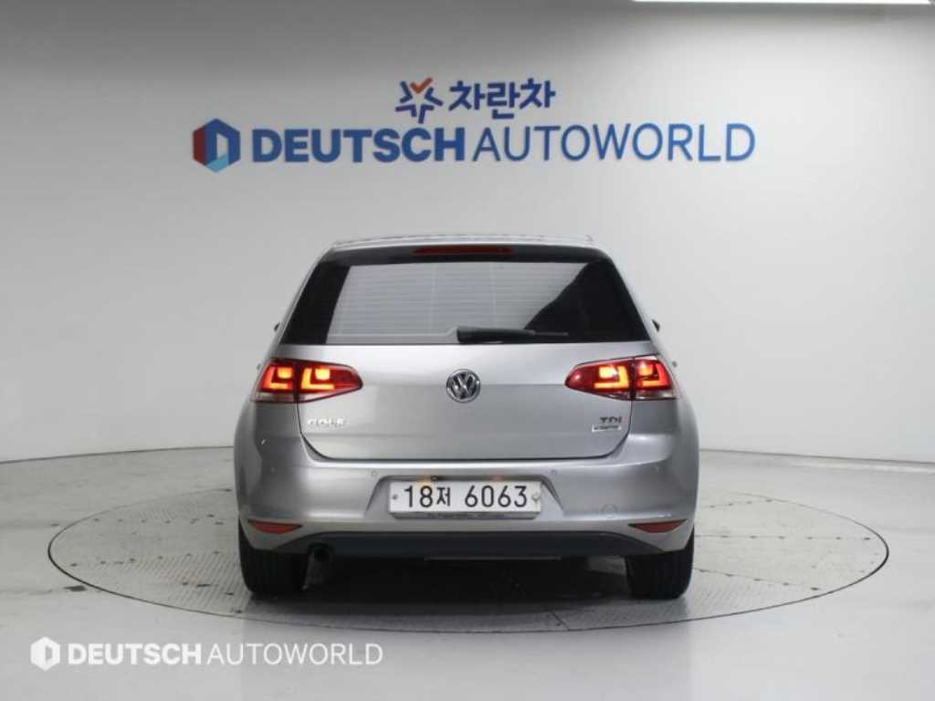 Volkswagen Golf - Vista 4