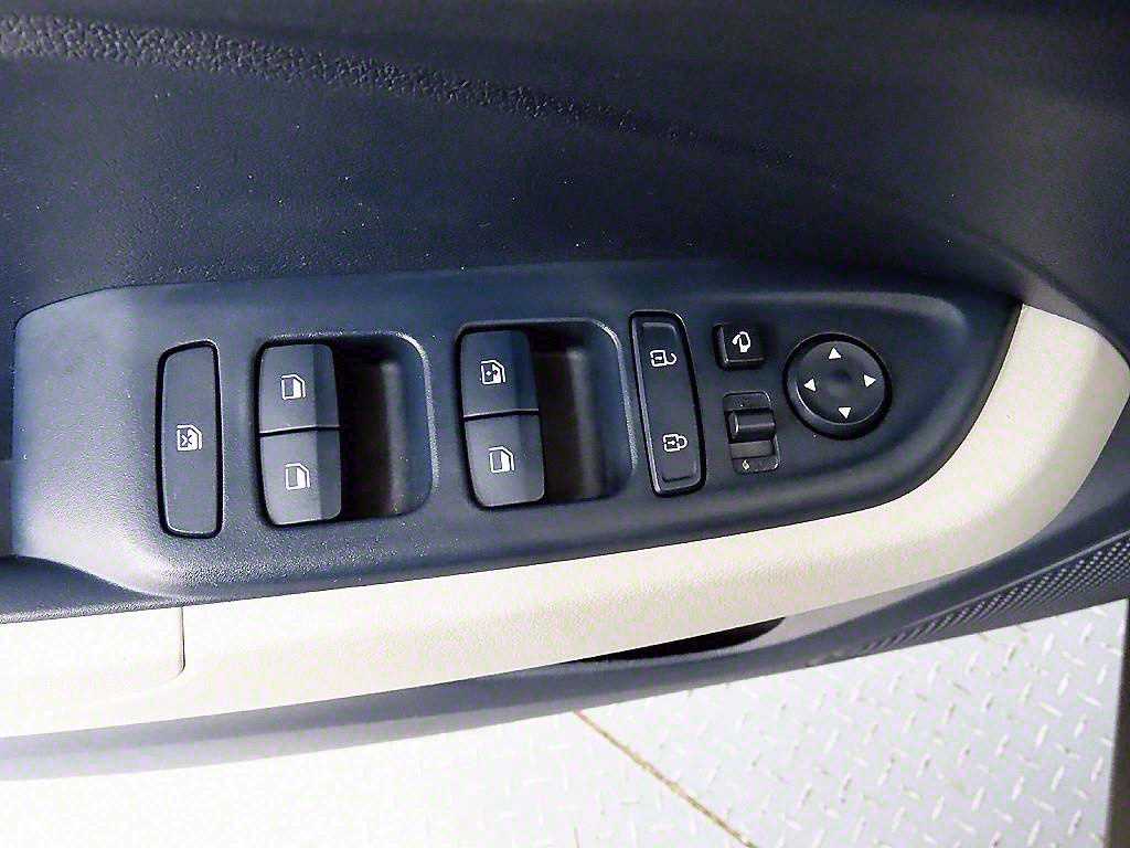 HYUNDAI Venue - Vista 11