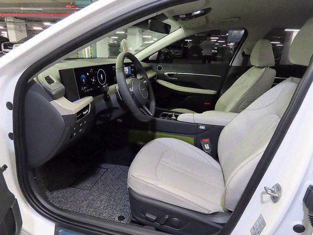 HYUNDAI Sonata - Vista 6