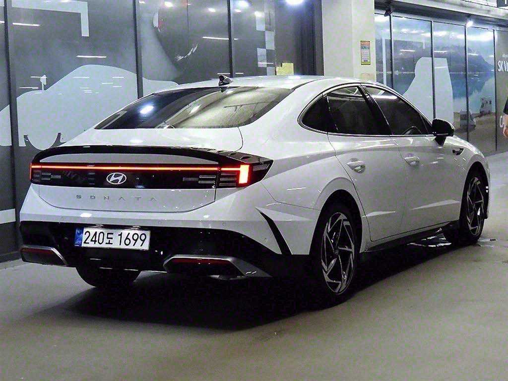 HYUNDAI Sonata - Vista 4