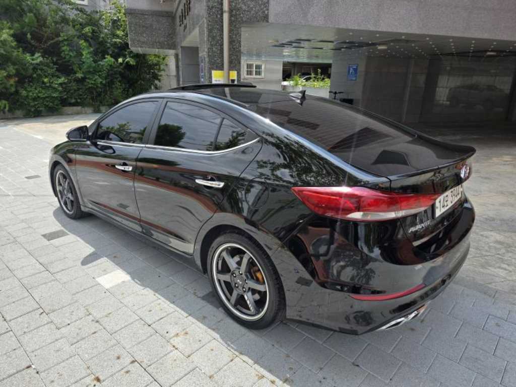 HYUNDAI Avante - Vista 6