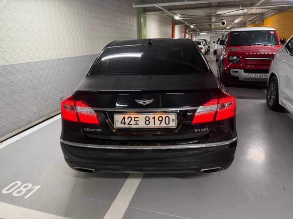 HYUNDAI Genesis - Vista 4