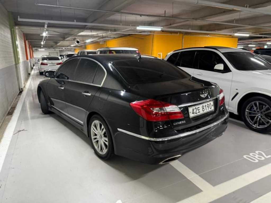 HYUNDAI Genesis - Vista 7