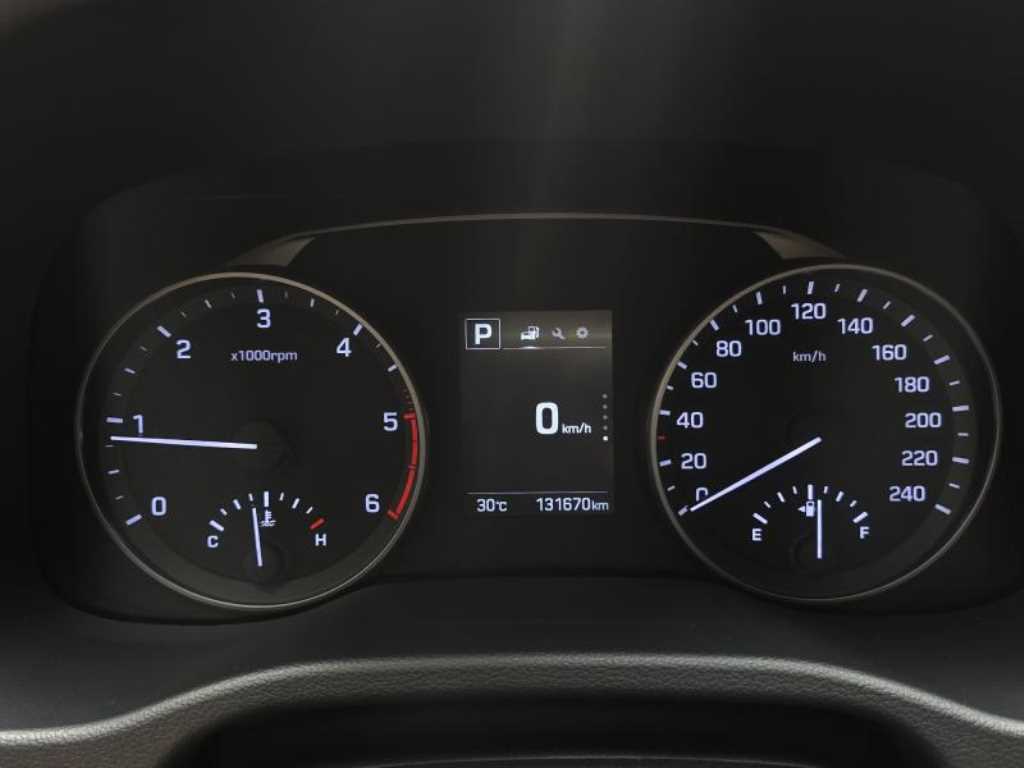 HYUNDAI Avante - Vista 7