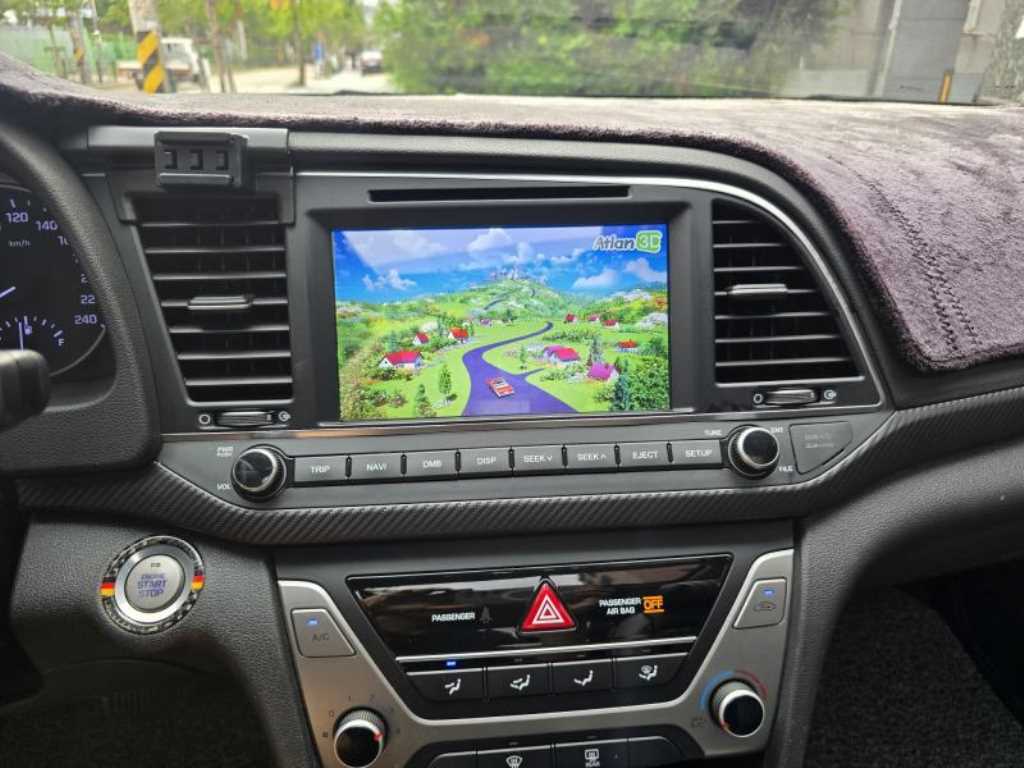 HYUNDAI Avante - Vista 12