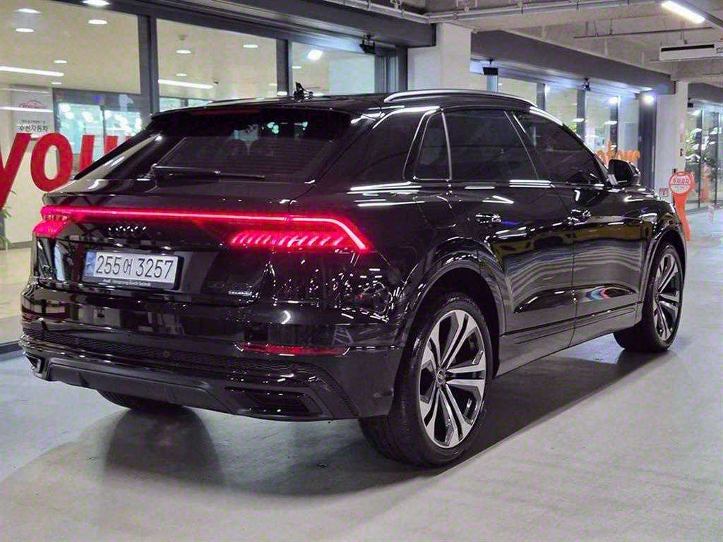 Audi Q8 - Vista 4