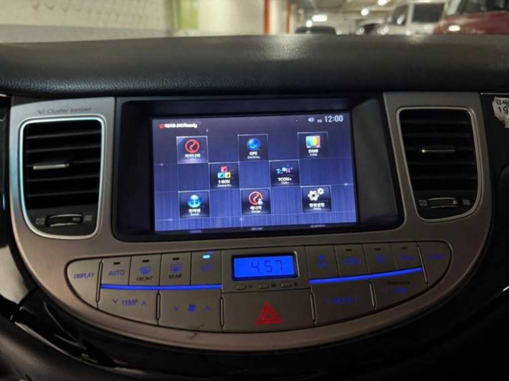 HYUNDAI Genesis - Vista 11