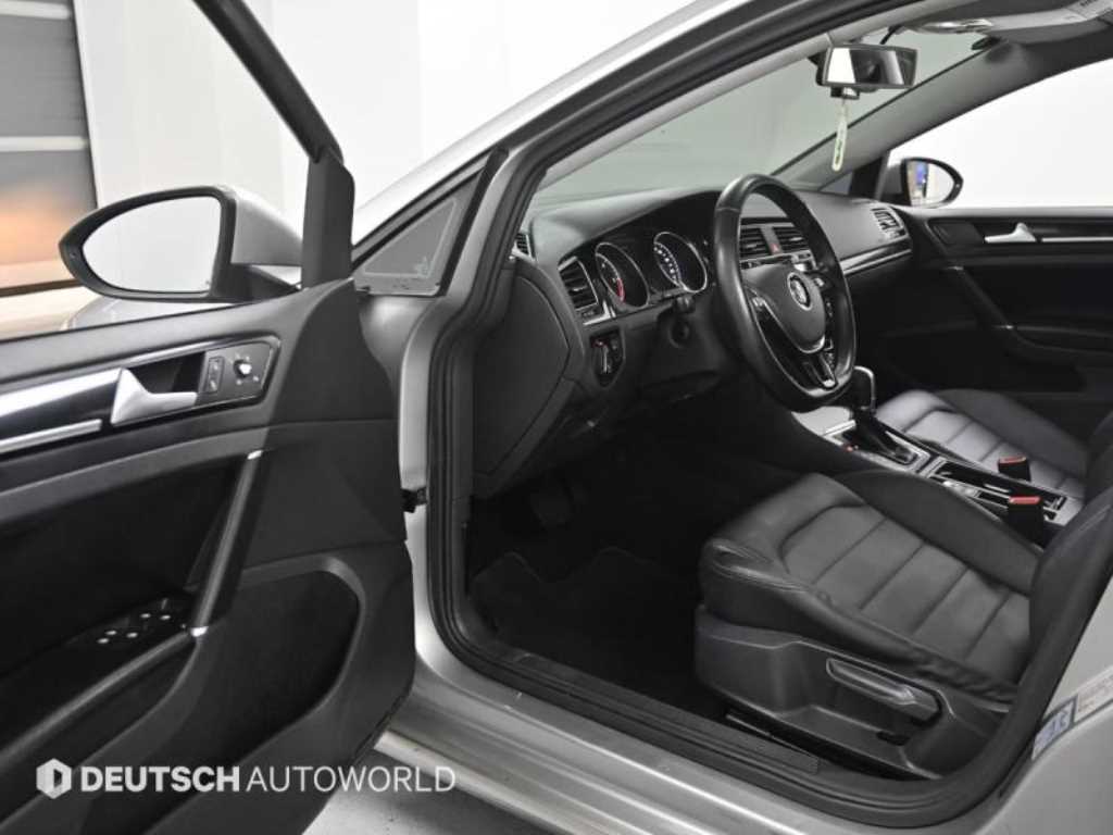 Volkswagen Golf - Vista 11