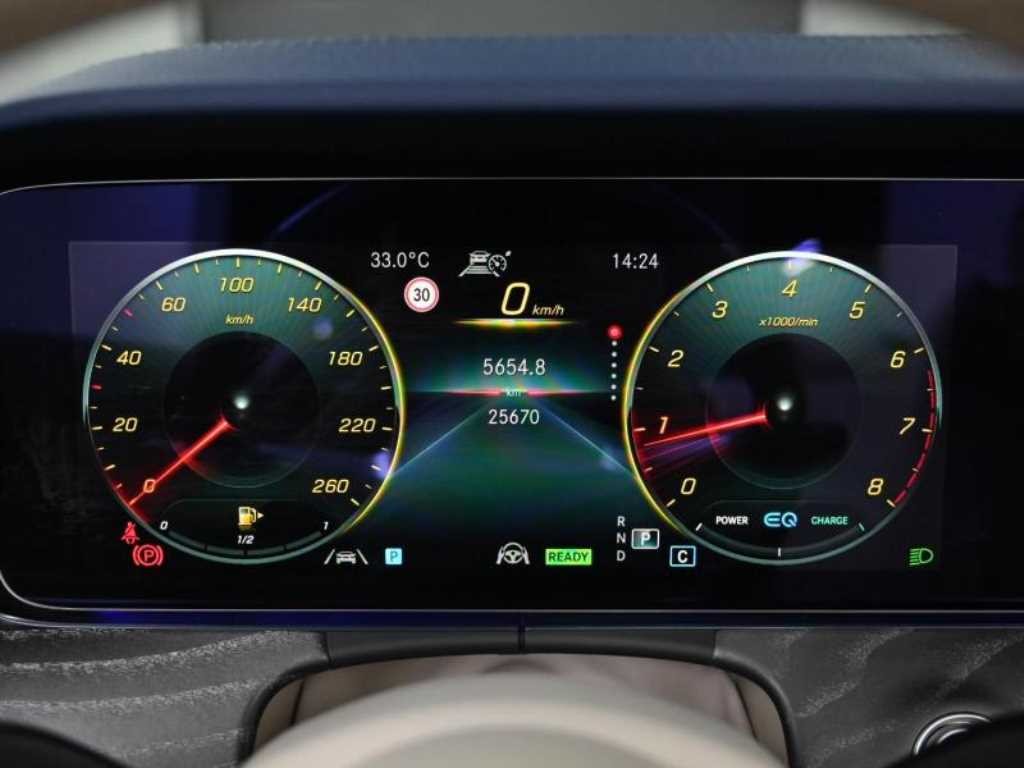 Mercedes Benz E class - Vista 8