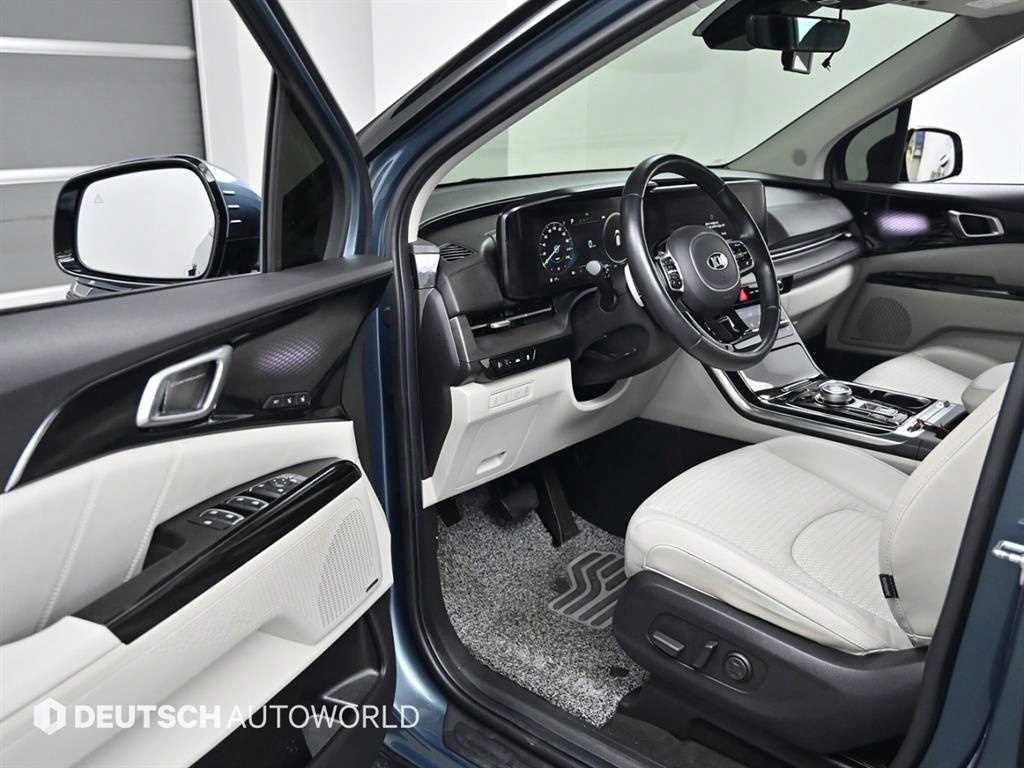 KIA Carnival - Vista 11