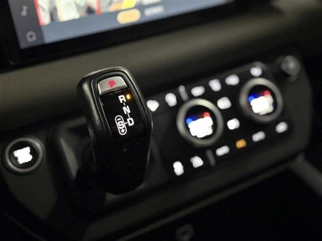 Land Rover Defender - Vista 12