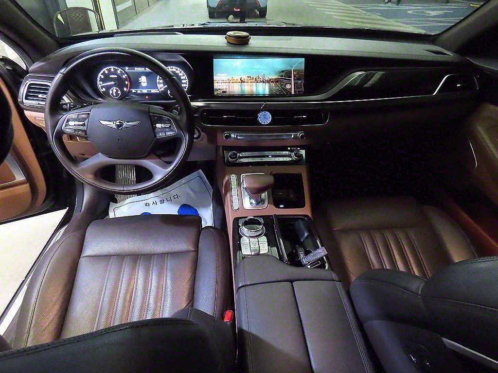 Genesis G90 - Vista 10