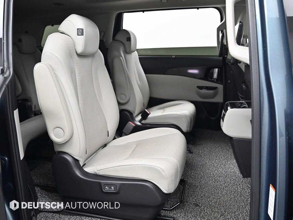 KIA Carnival - Vista 12