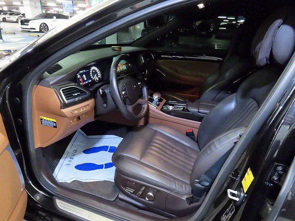 Genesis G90 - Vista 6