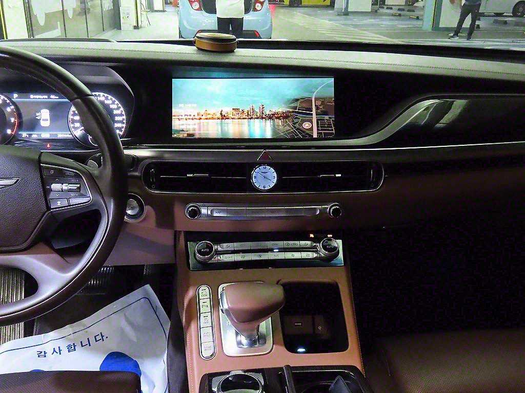 Genesis G90 - Vista 11