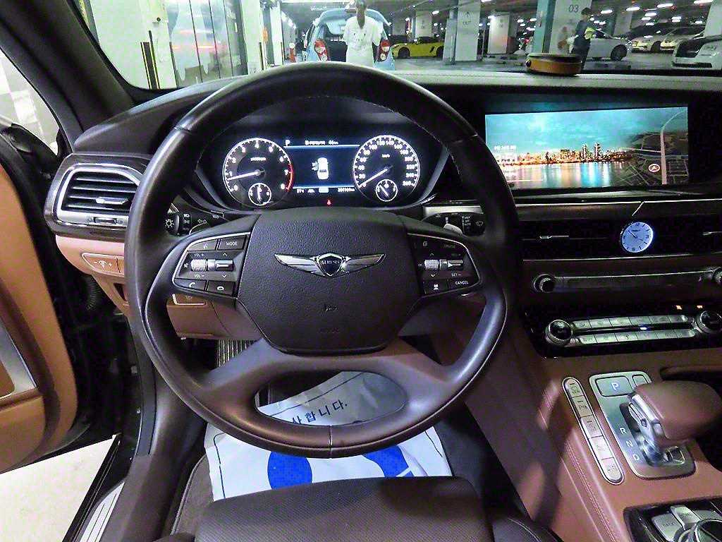 Genesis G90 - Vista 8