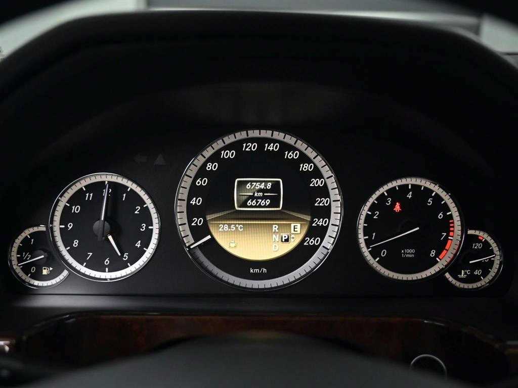 Mercedes Benz E class - Vista 8