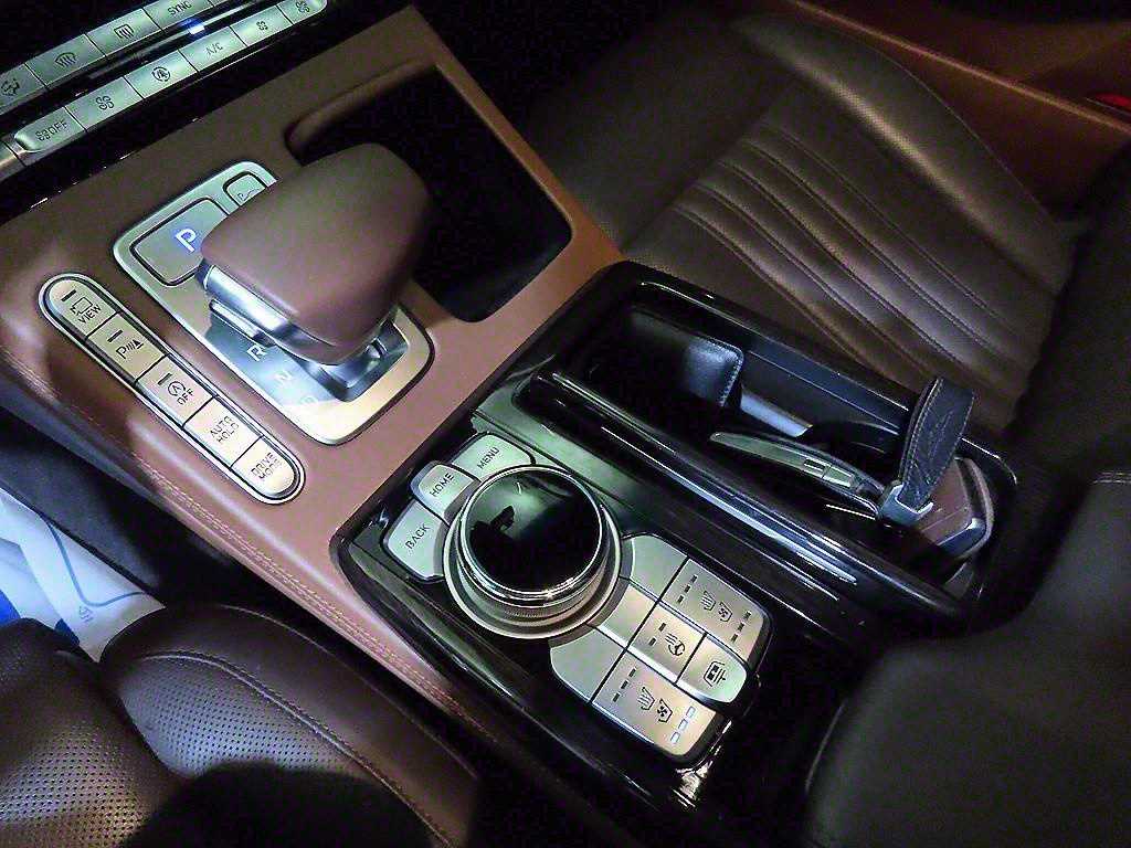 Genesis G90 - Vista 12