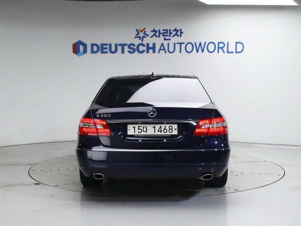 Mercedes Benz E class - Vista 4