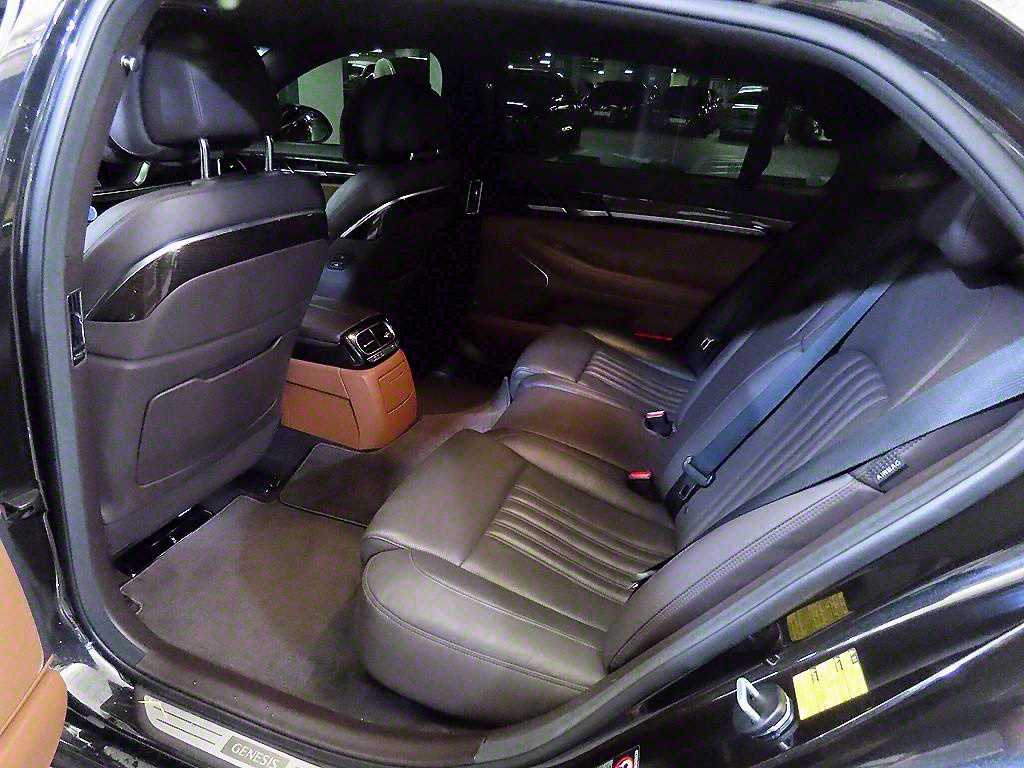 Genesis G90 - Vista 7