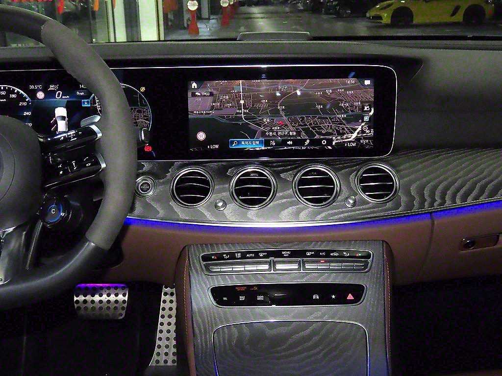 Mercedes Benz E class - Vista 11