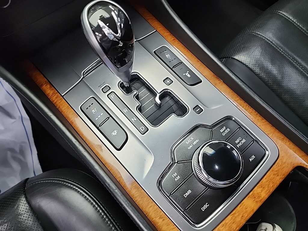 HYUNDAI Equus - Vista 8