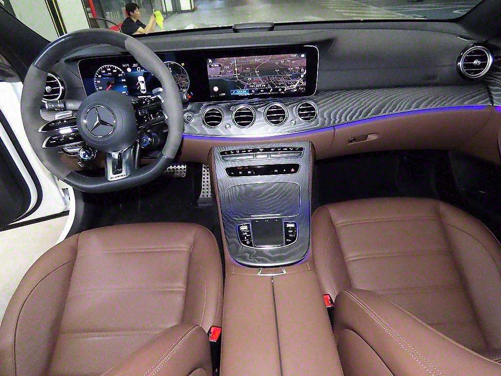 Mercedes Benz E class - Vista 10