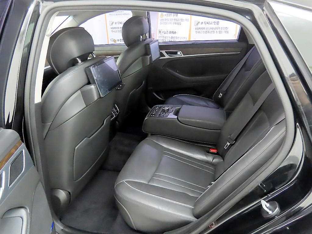 HYUNDAI Genesis - Vista 6