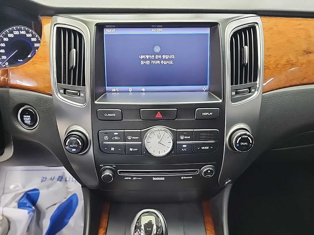 HYUNDAI Equus - Vista 10