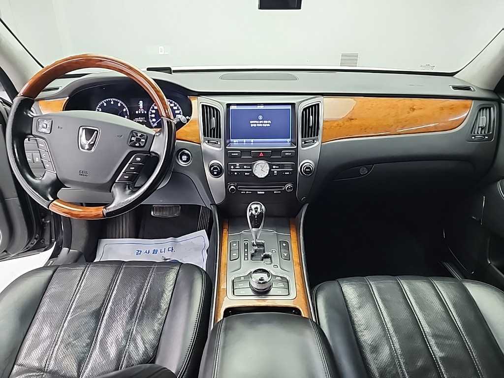 HYUNDAI Equus - Vista 7