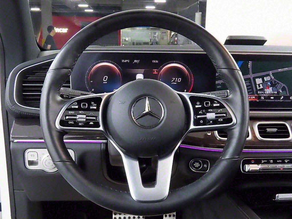 Mercedes Benz GLE Class - Vista 9