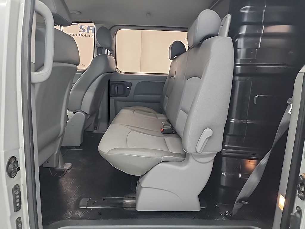 HYUNDAI Starex - Vista 12