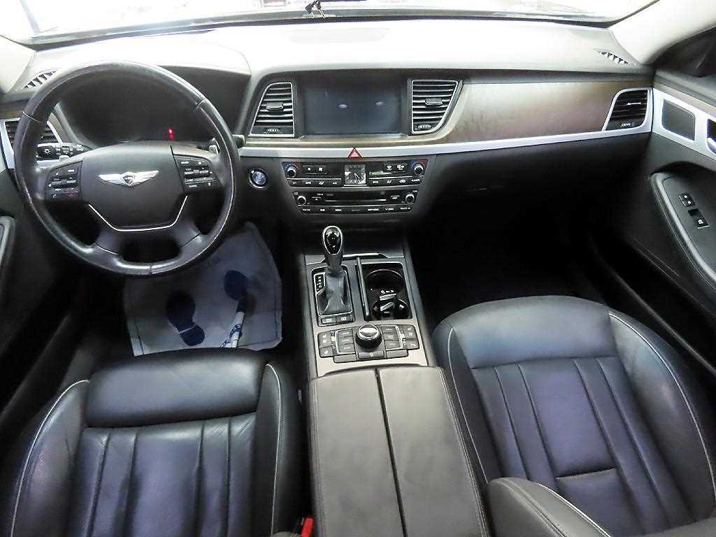 HYUNDAI Genesis - Vista 7